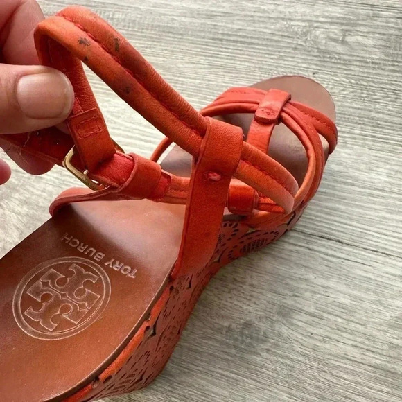 Tory Burch Ida Cutout Wedge Orange
Leather Sandals Size 7.5 comfy - Picture 7 of 9